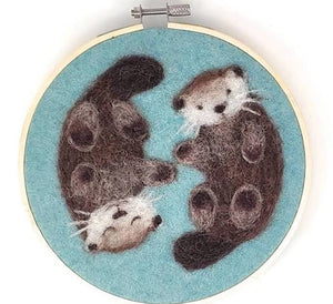 Otters in a Hoop Needle Felting Kit (Age 10+)